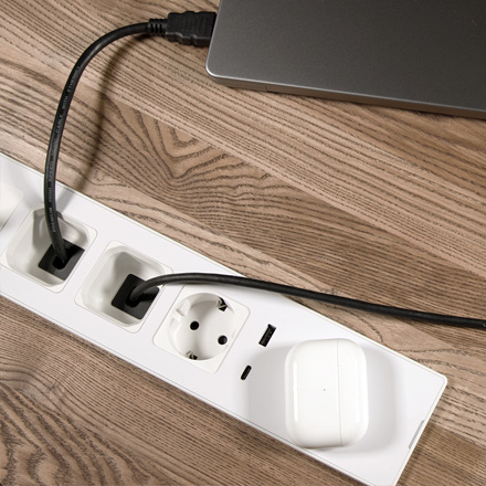 FLAT XL with 1 socket and 2 PULL-OUT cables
